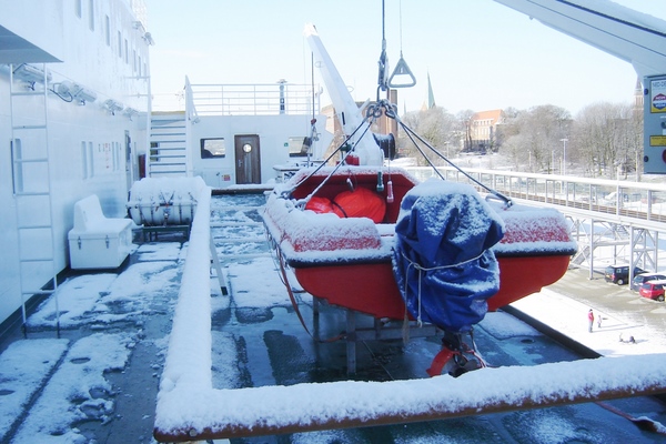 Rescue boat, in the German winter